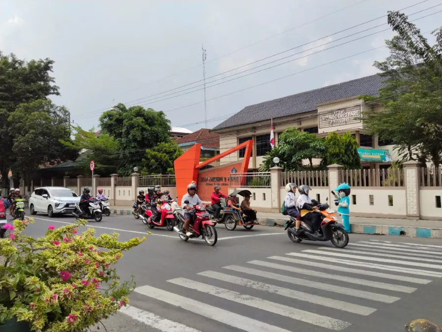 Kisah Pilu Agus dan Lika-Liku Badut Jalanan di Pare, Kediri
