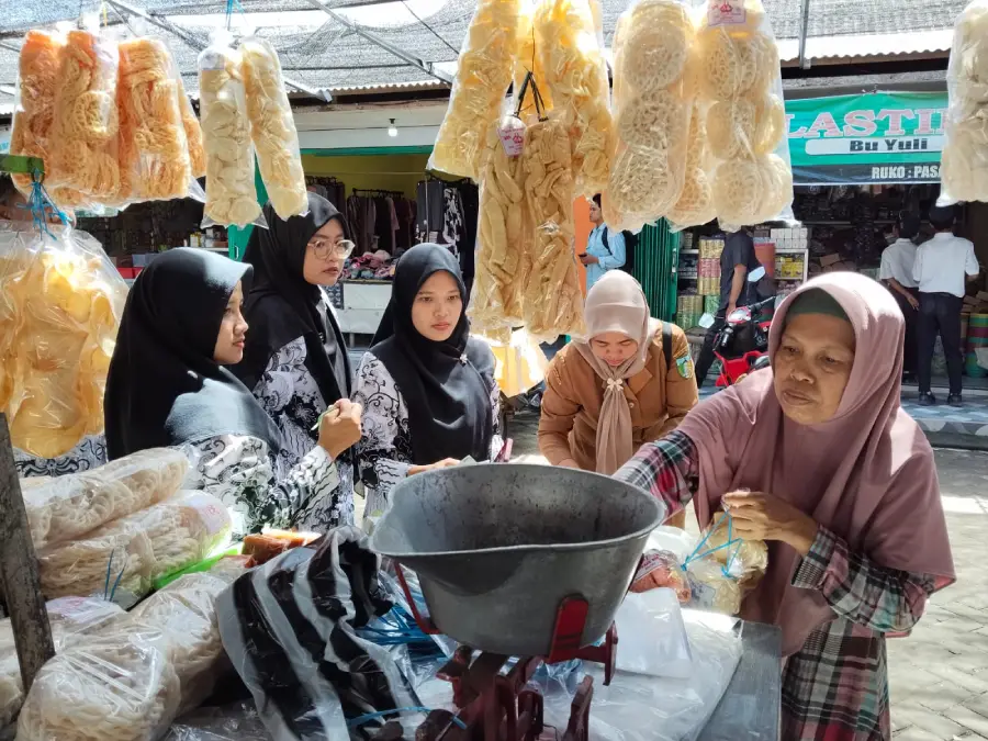 Guru Kediri Gerakkan Ekonomi Lokal Lewat Aksi Belanja UMKM