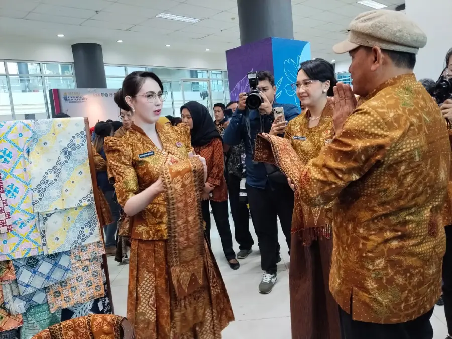 Dekranasda Kabupaten Kediri Perkenalkan Batik Trinayana