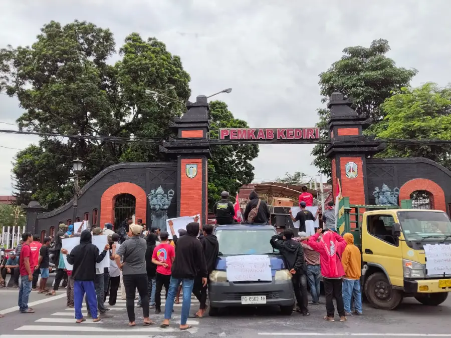 Tuntut Kejelasan TKD untuk Proyek Tol Kediri – Tulungagung, Warga Tiron dan LSM GPN Geruduk DPRD