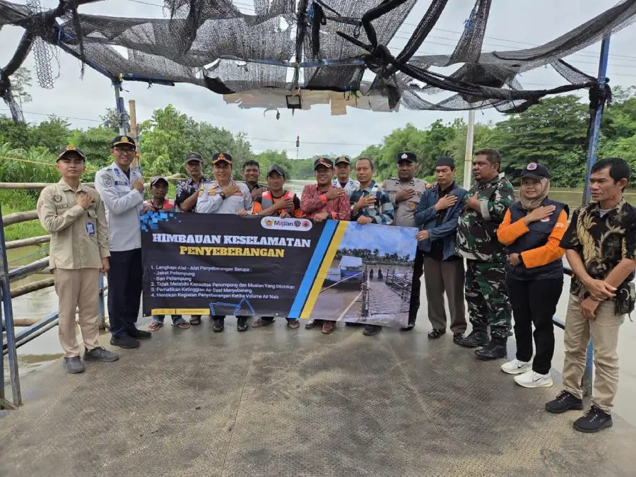 Dishub Kota Kediri Bagikan Jaket Pelampung untuk Operator Tambangan demi Antisipasi Musim Hujan