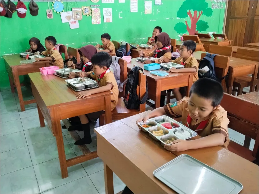 SDN Pare 6 Kediri Anjurkan Siswa Bawa Kotak Bekal untuk Atasi Sisa Makanan Program MBG