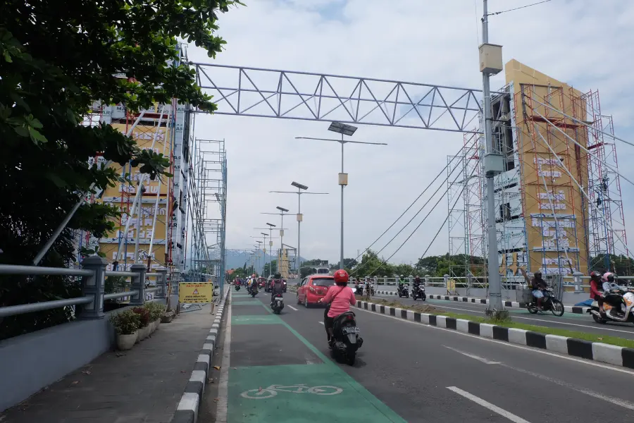 Aksara Jawa Kuno Hiasi Jembatan Brawijaya Kediri, Pekerjaan Struktur Masuki Tahap Krusial