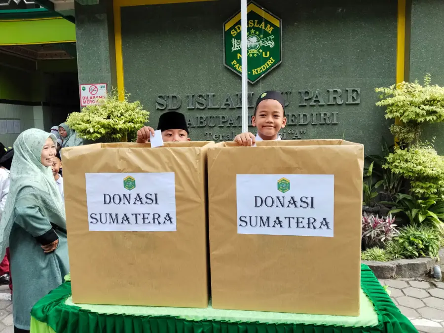 Anak-Anak SD Islam NU Pare Kediri Aksi Donasi untuk Korban Bencana di Sumatra