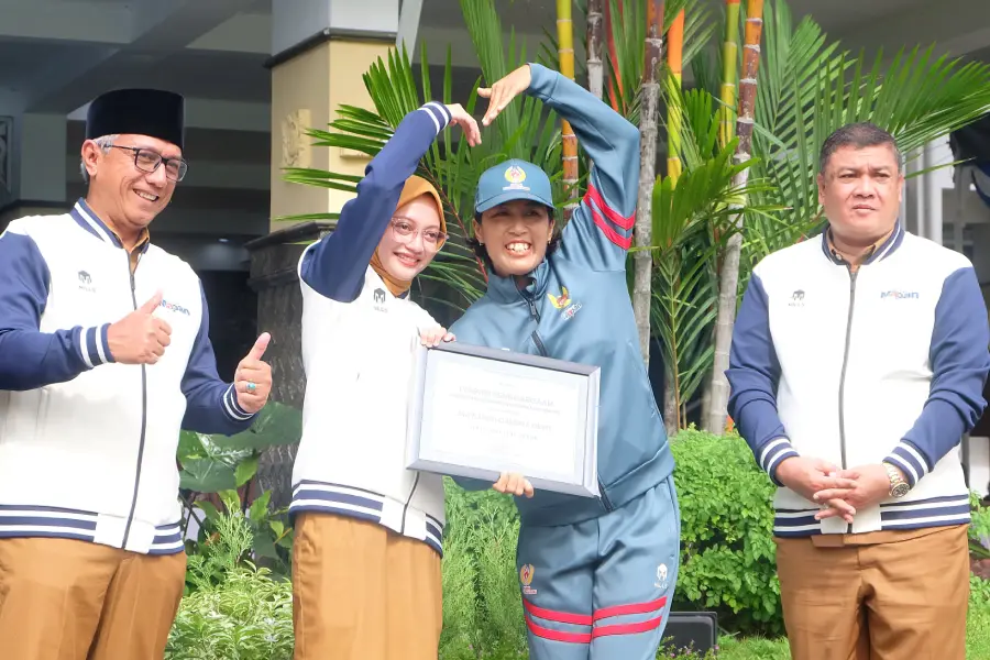 Wali Kota Kediri Serahkan Bonus Atlet PORPROV dan KEPARPROV 2025