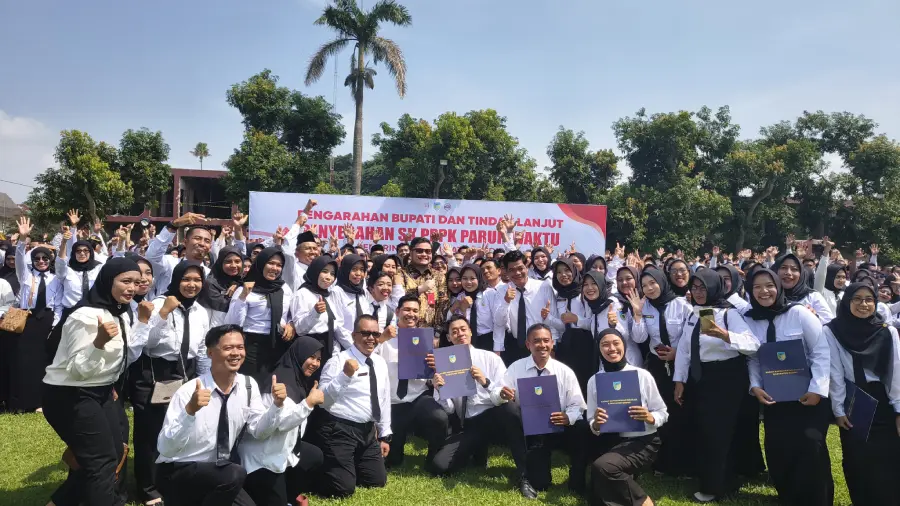 Ribuan Honorer Kediri Resmi Diangkat PPPK Paruh Waktu, Mas Dhito: Kerja Pakai Hati