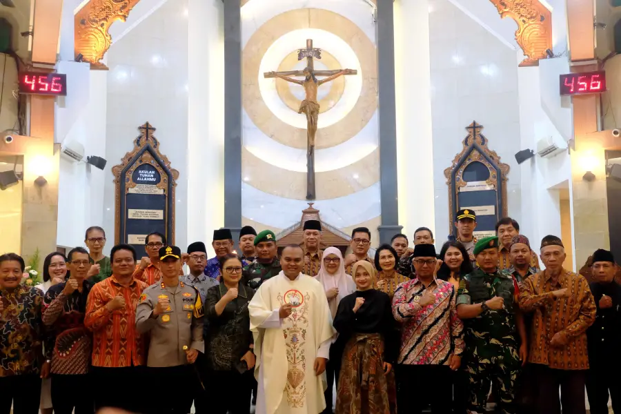Safari Natal 2025, Wali Kota Kediri Kunjungi Gereja Lintas Denominasi Jaga Kerukunan