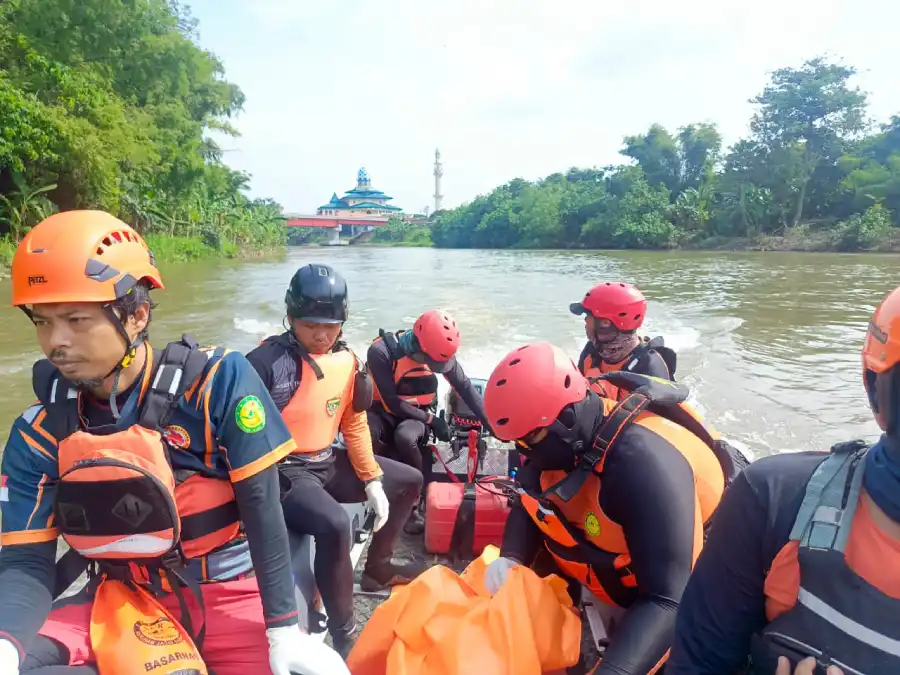 Hanyut Saat Kejar Jebakan Ikan, Pemuda Mojo Kediri Ditemukan Tewas di Sungai Brantas