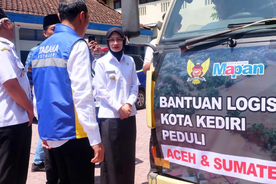 Wali Kota Kediri Lepas 7 Truk Bantuan untuk Korban Banjir Aceh – Sumatra