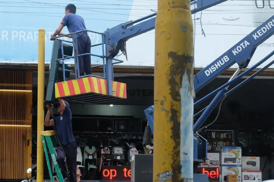 Dishub Kota Kediri Tingkatkan Kesiapan APILL Jelang Libur Natal dan Tahun Baru