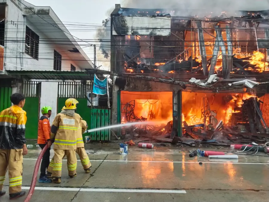 Toko Bangunan Jaya Abadi di Pare Kediri Ludes Terbakar, Kerugian Rp2,5 Miliar