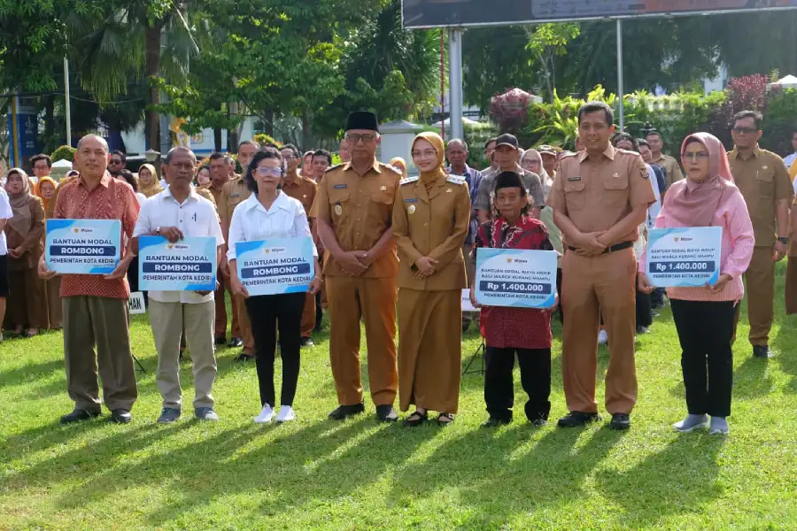 Relokasi PKL Humanis, Pemkot Kediri Serahkan 24 Rombong untuk Food Court Rakyat Pasar Banjaran