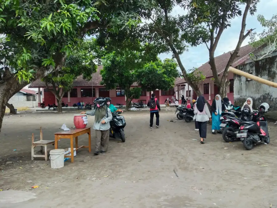Dampak Popularitas Patung Macan Putih, SDN Balongjeruk Kediri Jadi Lahan Parkir