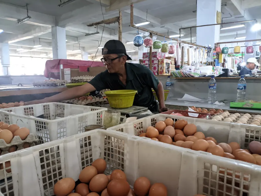 Harga Telur Ayam Horen di Pasar Setono Betek Kediri Mulai Naik Jelang Ramadhan