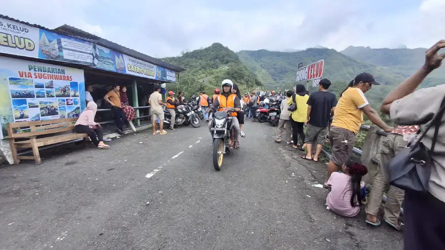 Libur Panjang Dongkrak Penjualan Nanas dan Kunjungan Wisata Gunung Kelud Kediri