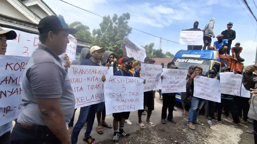 Warga Desa Tiron Kediri Tuntut Transparansi Tukar Guling TKD