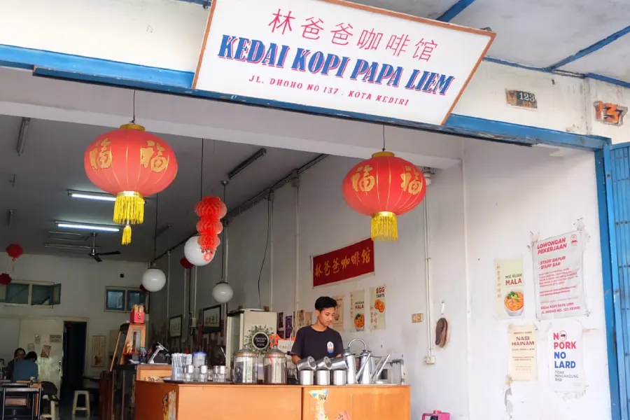 Kedai Kopi Papa Liem Kediri, Kopitiam Halal Bernuansa Pecinan dengan Resep Turun-Temurun