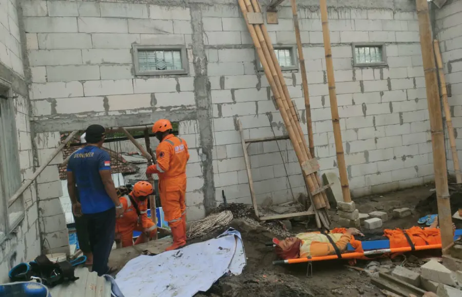 Benahi Rumah, Pekerja di Kediri Jatuh dari Lantai 2