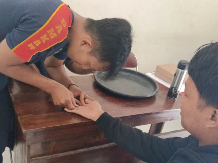 Jari Bengkak Tak Bisa Lepas Cincin, Warga Banyakan Minta Bantuan Damkar Kediri