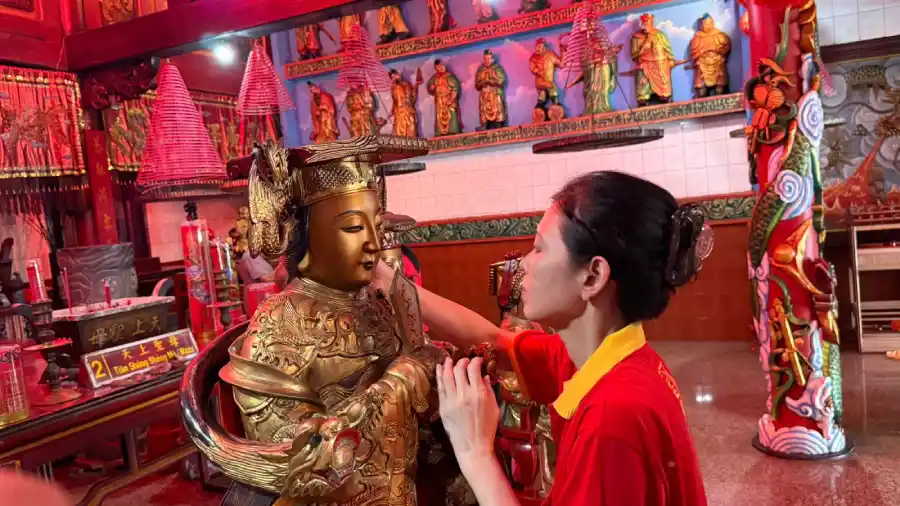 Klenteng Tjoe Hwie Kiong Kediri Gelar Ritual Songsen, Simbol Penyucian Diri Jelang Imlek