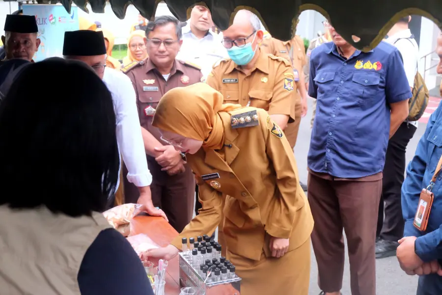 Sidak Takjil di Kota Kediri, Temukan Kerupuk Mengandung Pewarna Kain
