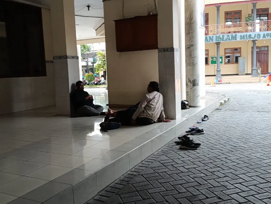 WFC Pindah ke Masjid! Ramadan Ubah Pola Kerja Profesional di Kediri