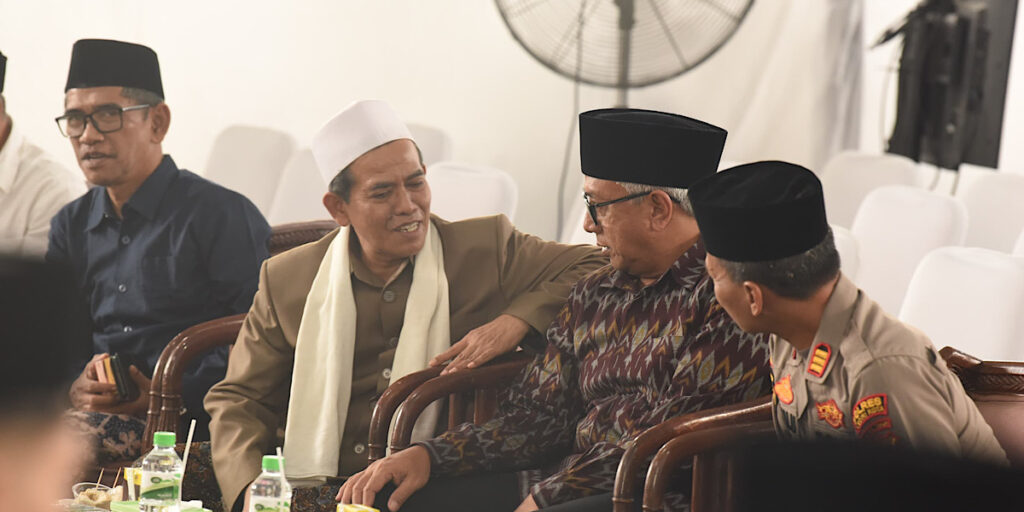 Cetak Generasi Qur’ani dari Kediri, Gus Qowim Hadiri Haflah Khatmil Qur’an PTQ Ma’unah Sari