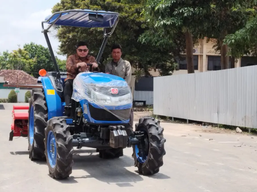 Salurkan Puluhan Alsintan, Bupati Kediri Dorong Produktivitas dan Regenerasi Petani