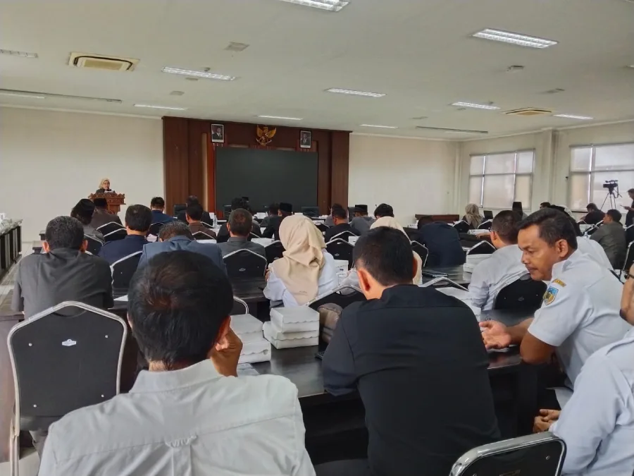 Pemkab Kediri Sahkan Raperda Pesantren dan Bantuan Hukum untuk Warga Miskin