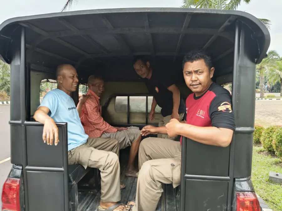 Jatuh di Kawasan SLG Kediri, Kakek 73 Tahun Diantar Satpol PP ke Rumahnya