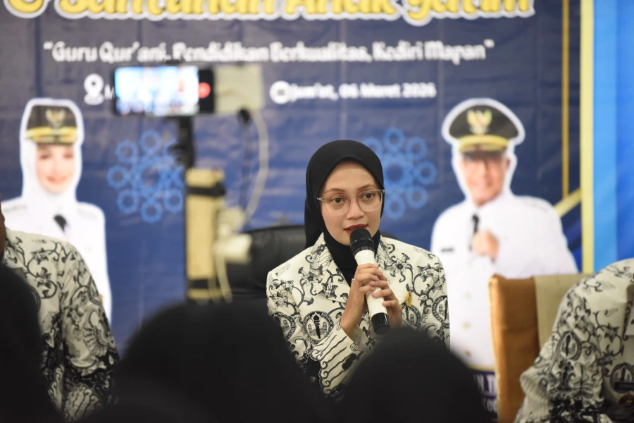 Peringati Nuzulul Quran, Wali Kota Kediri Ajak Ribuan Guru PGRI Perkuat Pendidikan Berbasis Akhlak