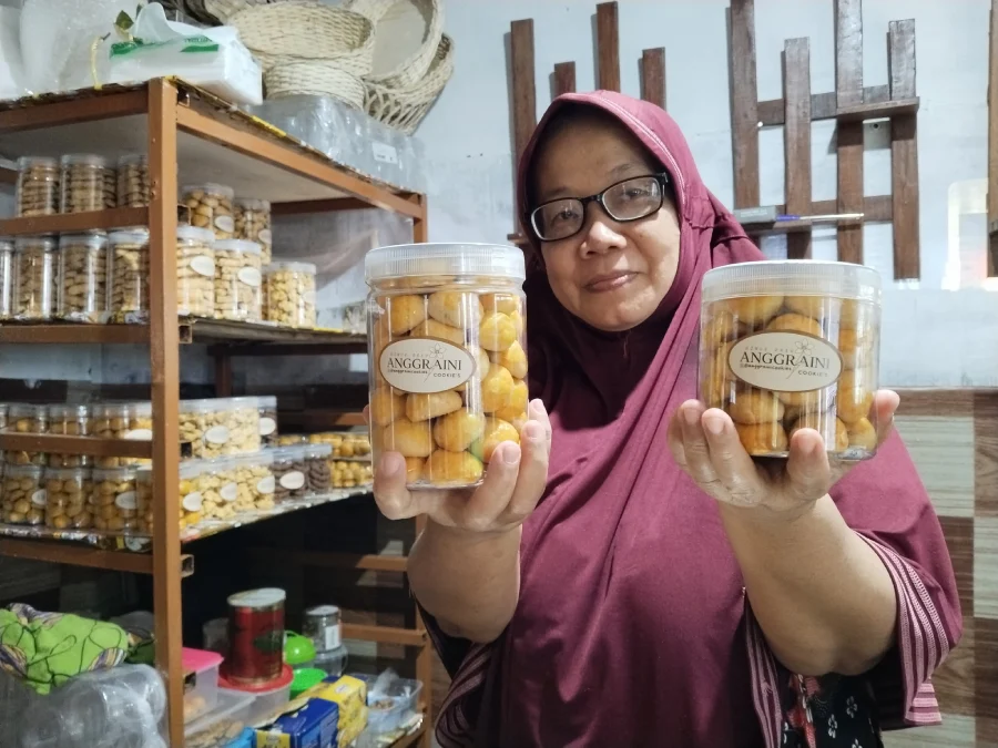 Anggraini Cookie’s Kediri: Hobi Memasak Yuni Dwi Prastiwi Berbuah Omzet Puluhan Juta, Kue Keringnya Tembus Luar Negeri