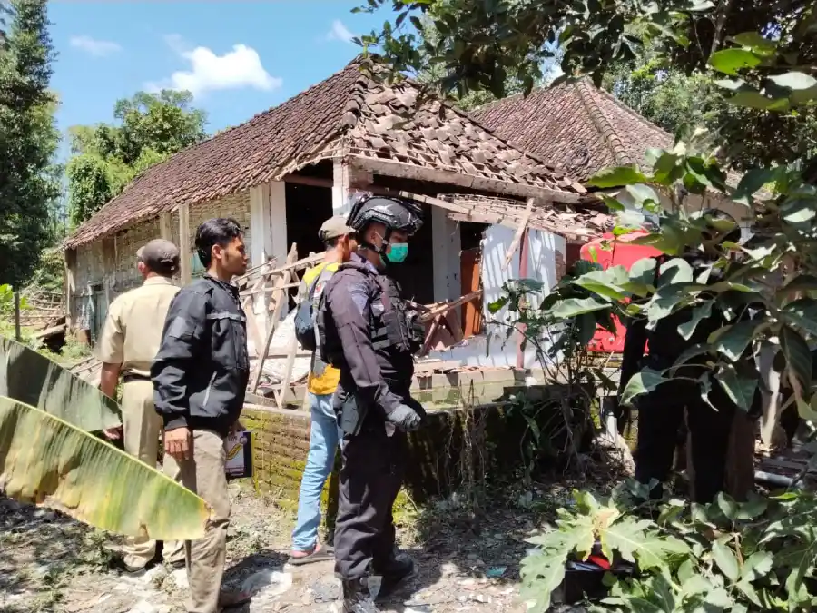 Ledakan Diduga Bubuk Mercon Gegerkan Warga Kandangan Kediri, Dua Pemuda Diamankan Polisi