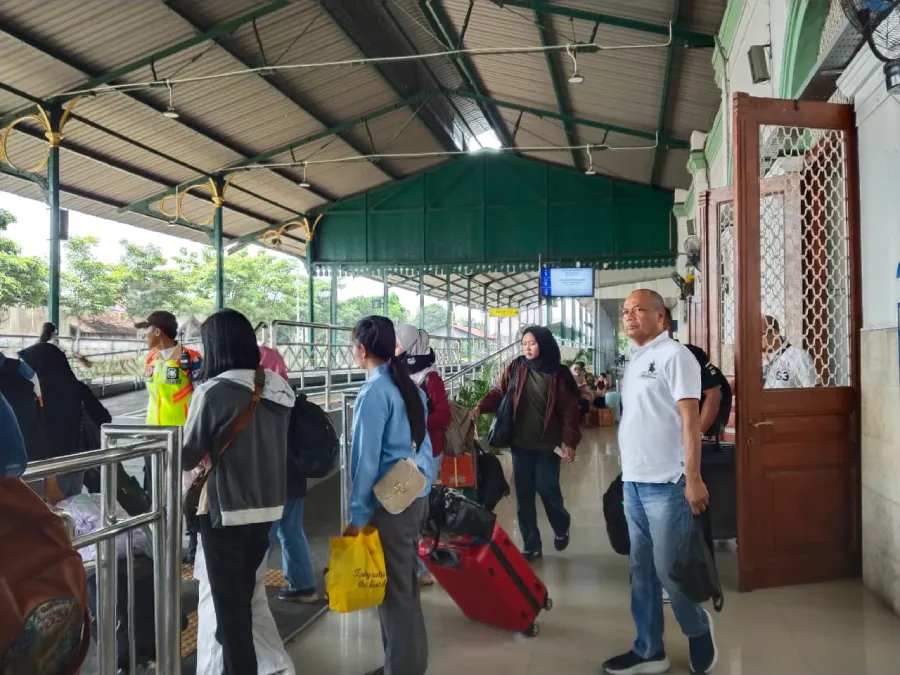 Stasiun Kediri Diserbu Pemudik Arus Balik, Penumpang Naik Signifikan Sejak H+1