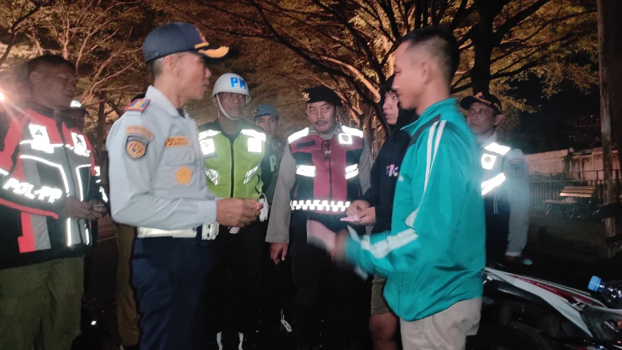 Satpol PP Ungkap Praktik Parkir Liar dengan Karcis Fotokopian di SLG