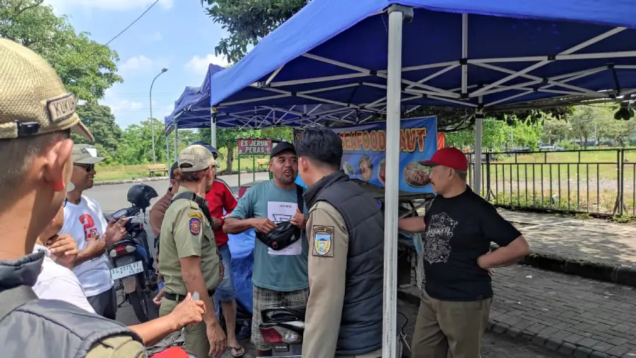Pemkab Kediri Tegaskan Aturan PKL di SLG: Jualan Mulai Sore, Rombong Wajib Dibawa Pulang
