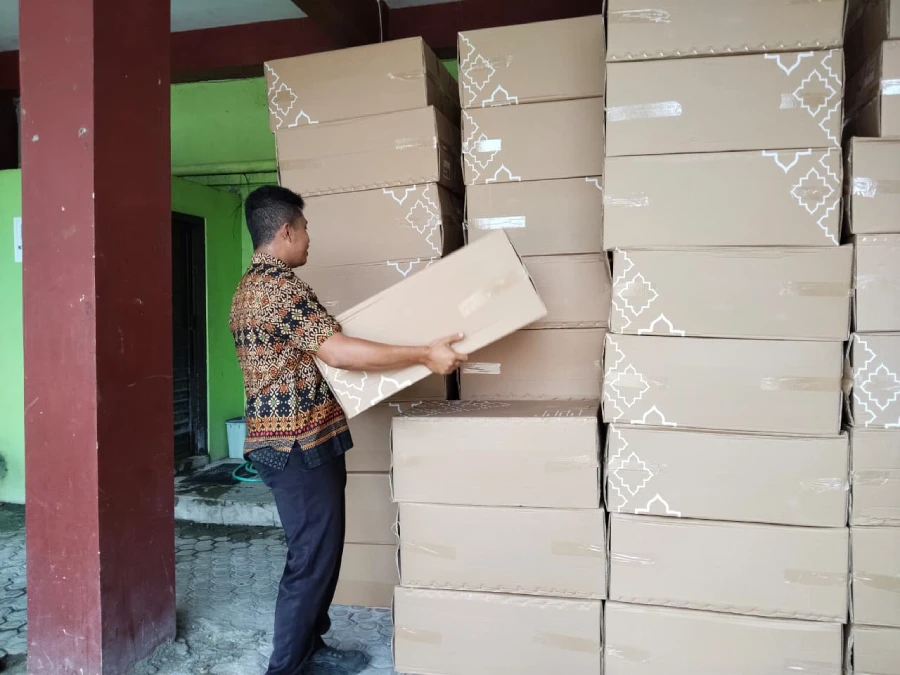 Jelang Haji 2026, Penyaluran Koper Jemaah Kediri Hampir Rampung
