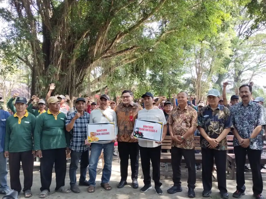Mas Dhito Salurkan Benih Jagung dan Alsintan di Ngadiluwih, Petani Tebu Dapat Bantuan Rp9,1 Miliar
