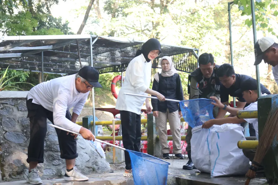 Pemkot Kediri Gelar Gerakan Indonesia Asri, Mbak Wali Ajak Warga Jaga Lingkungan