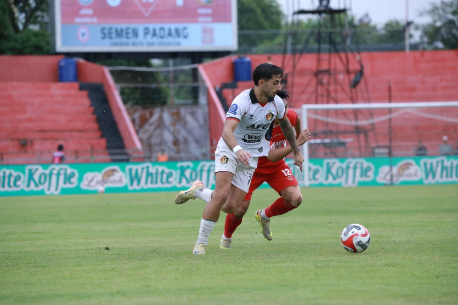 Dominasi Sejak Menit Awal, Persik Kediri Taklukkan Semen Padang 3-0
