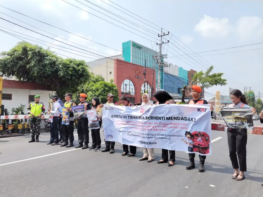 Peringati Harkitnas 2026, KAI Daop 7 Madiun Gandeng Gen Z Edukasi Keselamatan di Perlintasan Kediri