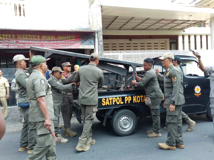 Ciptakan Kota Aman dan Tertib, Pemkot Kediri Bersihkan PKL di Sepanjang Jalan Sam Ratulangi