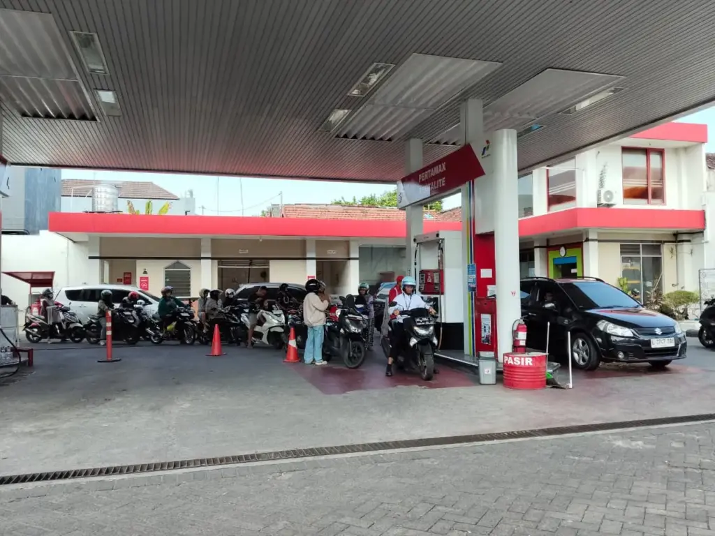 Harga Pertamax Naik Jadi Rp16.250 per Liter, Warga Kediri Mulai Beralih ke Pertalite