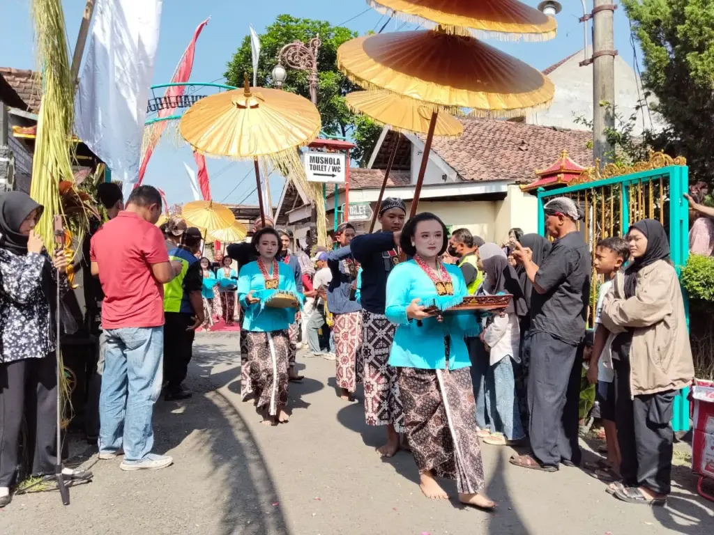 Kirab 1 Suro di Petilasan Sri Aji Jayabaya Kediri Kembali Digelar, Ratusan Warga Ikuti Prosesi Sakral