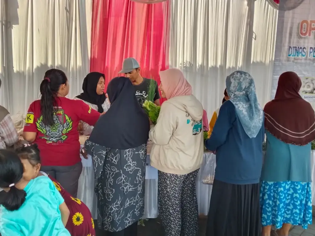 Operasi Pasar Murah di Ngadiluwih Diserbu Warga, Disdagperin Pastikan Harga Pangan Kabupaten Kediri Masih Stabil
