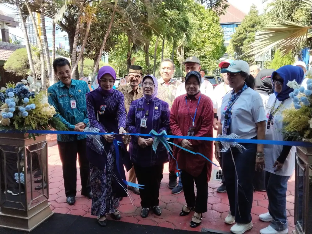 Mbak Wali Apresiasi Reuni Emas Alumni SMPN 1 Kota Kediri 76 yang Diisi Aksi Sosial untuk Masyarakat