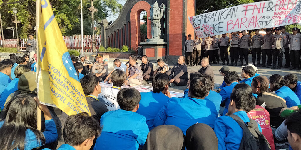 Mahasiswa Kediri Demo di DPRD, Minta Audit BGN-KDMP hingga Tolak Geotermal Gunung Wilis