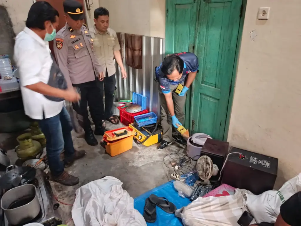 Diduga Tersengat Listrik, Wanita Muda Ditemukan Tak Bernyawa di Rumah Kontrakan Gampengrejo