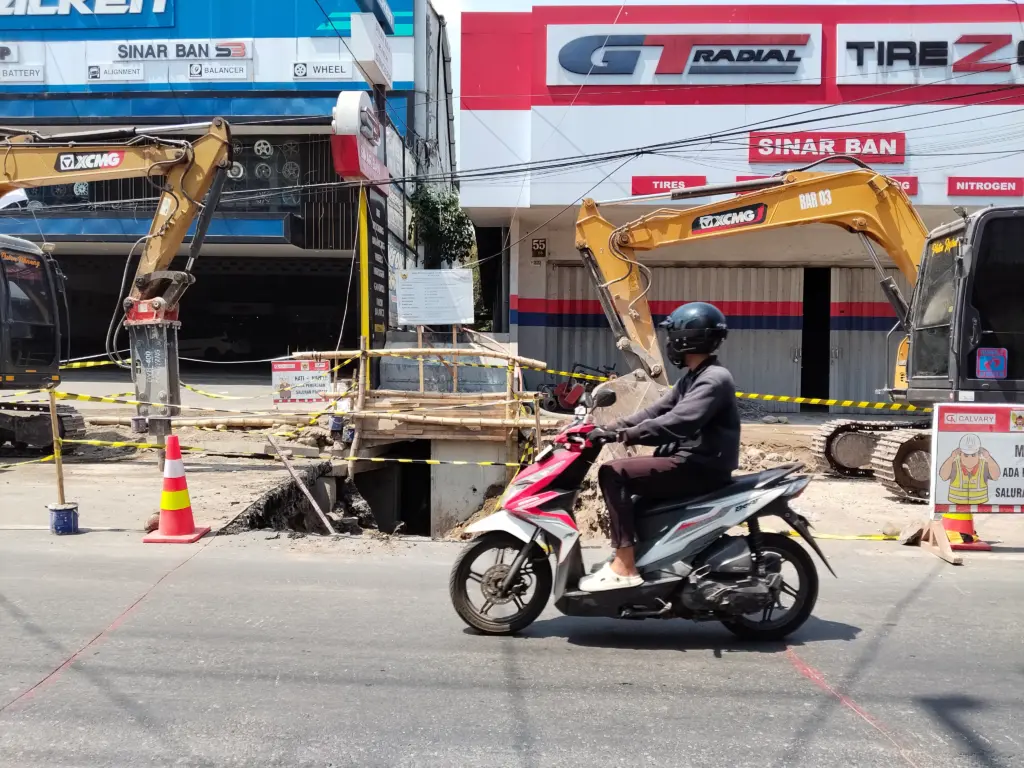 Revitalisasi Pedestrian Jalan Sudirman Kediri Masuk Tahap Crossing Drainase, Saluran Diperbesar Jadi 2×2 Meter