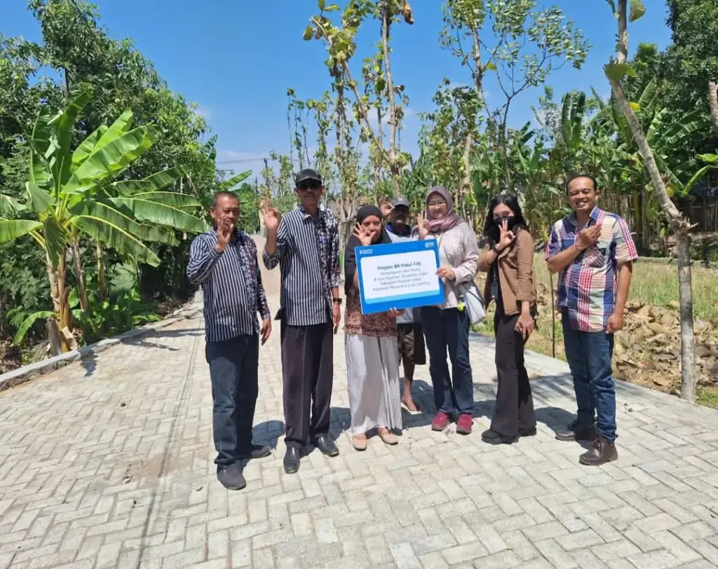 Dorong Aksesibilitas Warga, BRI Peduli Salurkan Bantuan Rp50 Juta untuk Pavingisasi Jalan Desa Ngumpul Nganjuk